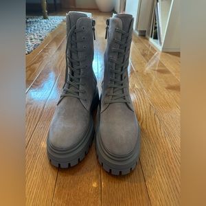 STUART WEITZMAN BEDFORD SLEEK LACE-UP BOOTIE BOOTS SUEDE GRAY